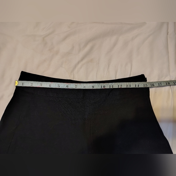 GAP Women's Black Shorts Size 8 - Picture 5 of 7